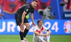 B体育体育入口-欧洲杯预选赛局势紧张，各队备战充分