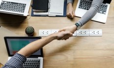 性格问题暴露，球队内部纷争不断，球队内部矛盾