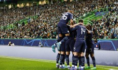 B体育体育官方-足球比赛中的激烈角逐成为焦点