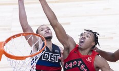 B体育体育网站-猛龙主帅谈比赛失利：球队需要更好的防守配合