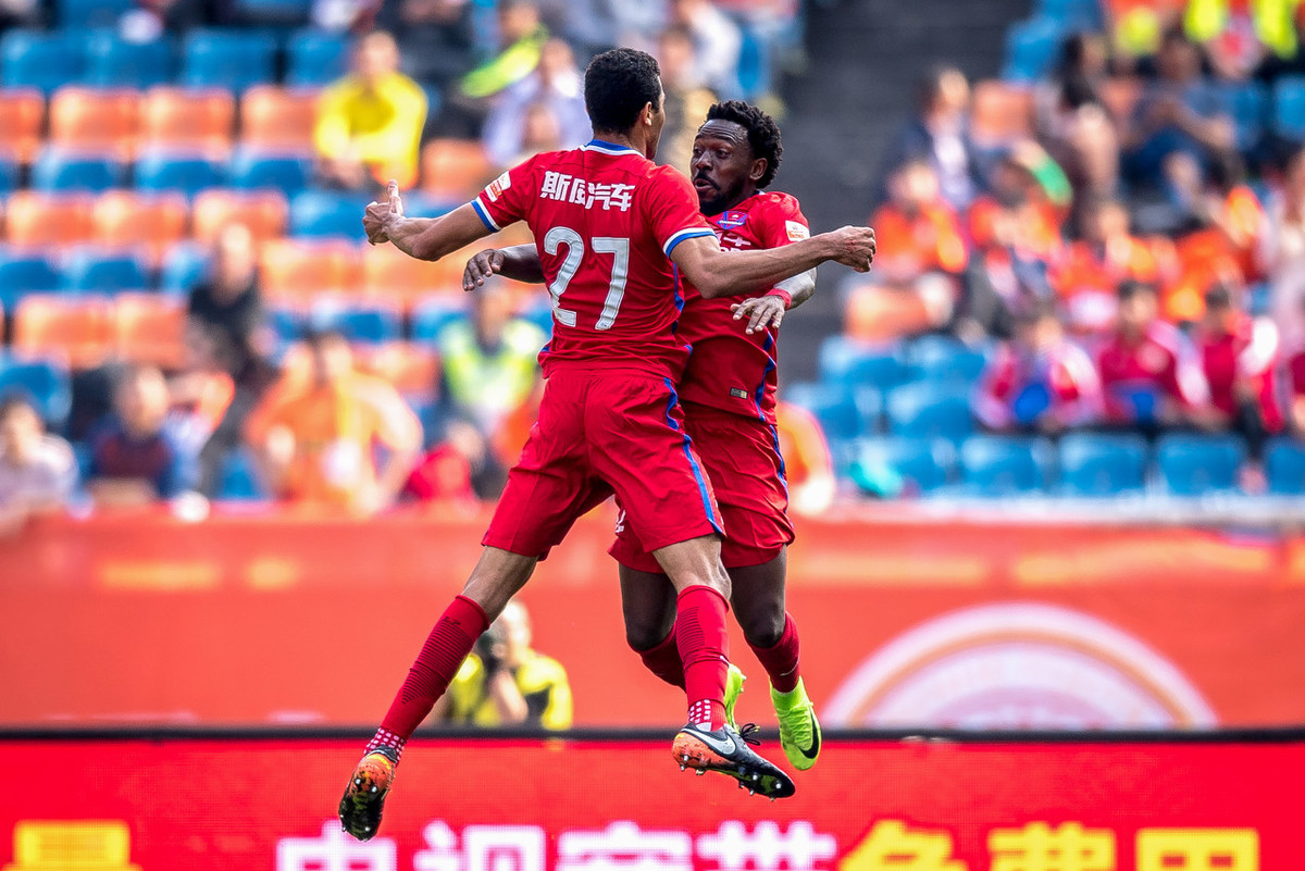 包含重庆斯威逼平竞争对手,保持不败战绩的词条 包含重庆斯威逼平竞争对手,保持不败战绩的词条