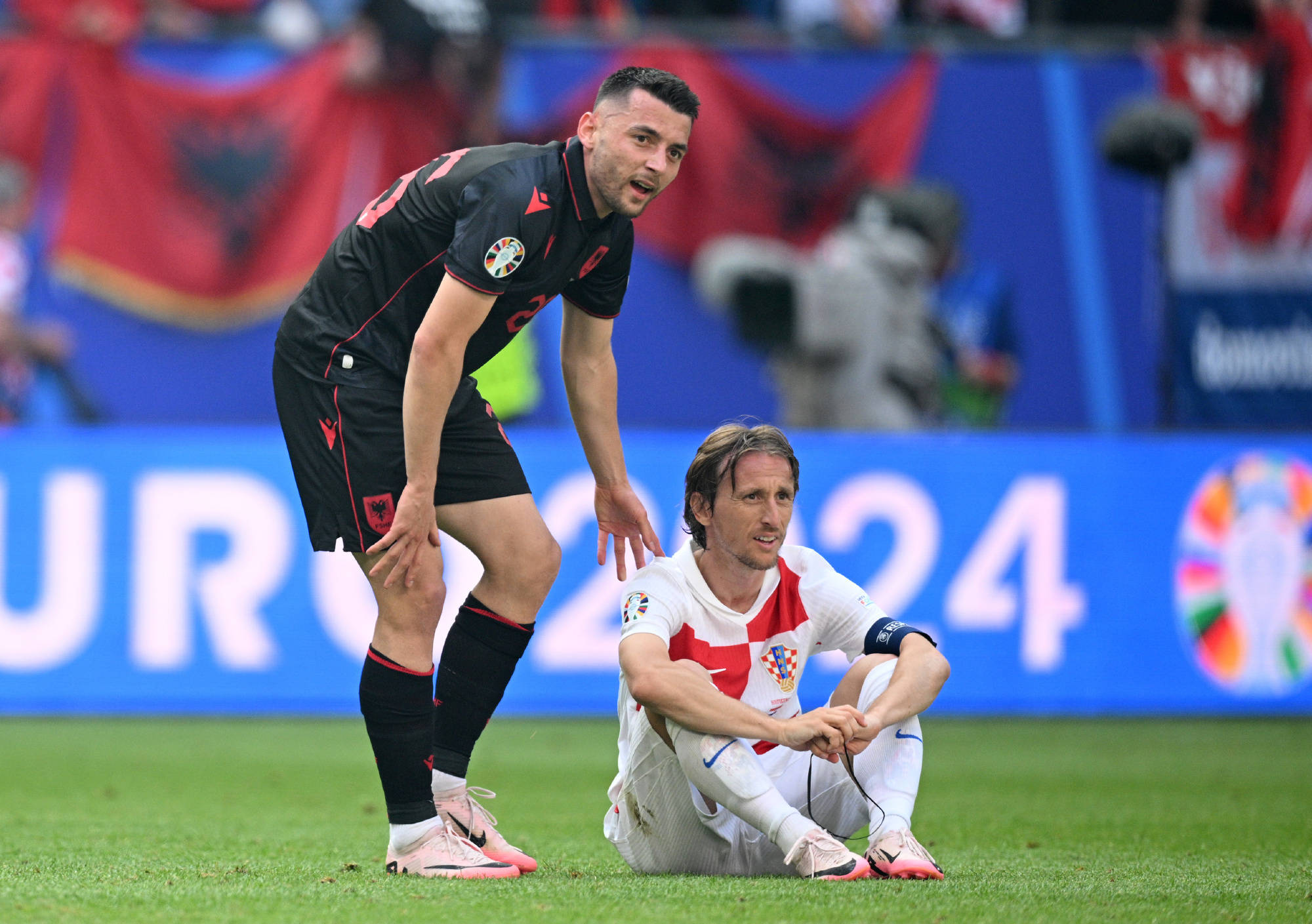 欧洲杯预选赛局势紧张,各队备战充分 欧洲杯预选赛局势紧张,各队备战充分