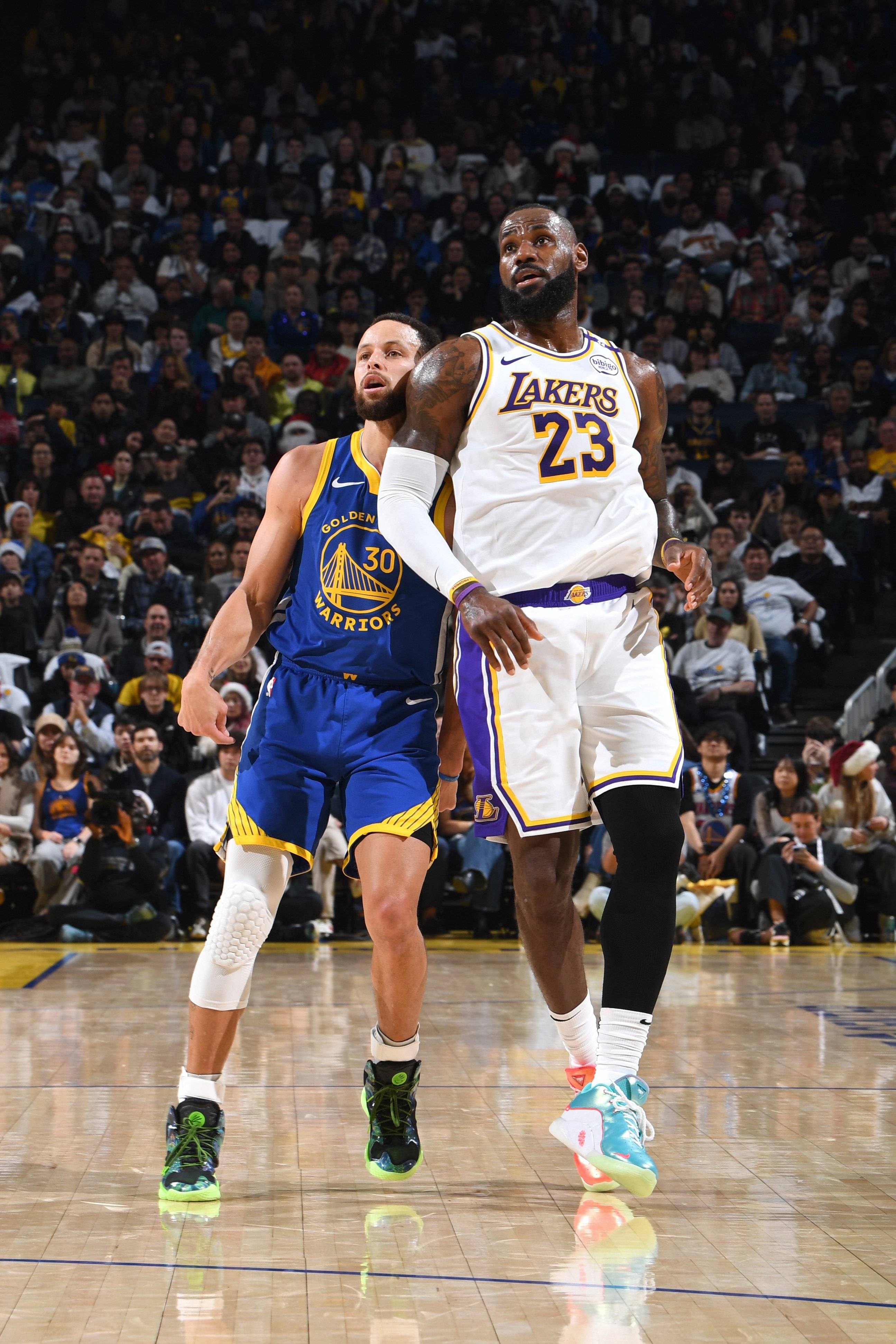 湖人大胜魔术,詹姆斯全面表现帮助球队轻松取胜的简单介绍 湖人大胜魔术,詹姆斯全面表现帮助球队轻松取胜的简单介绍