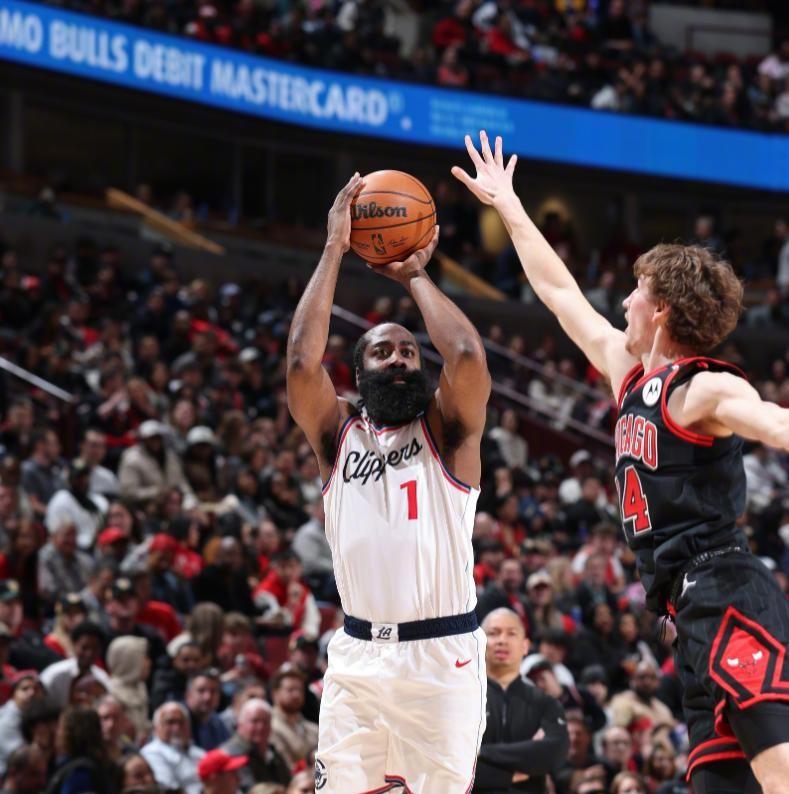 快船逆转雷霆,四连胜 快船逆转雷霆,四连胜