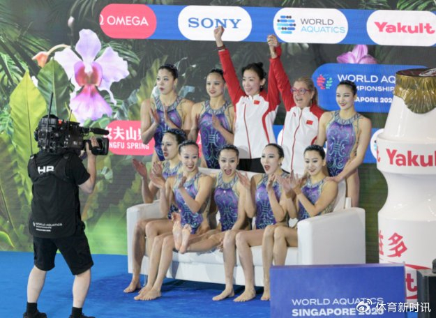 加拿大花游队员表现突出,团队默契无懈可击 加拿大花游队员表现突出,团队默契无懈可击