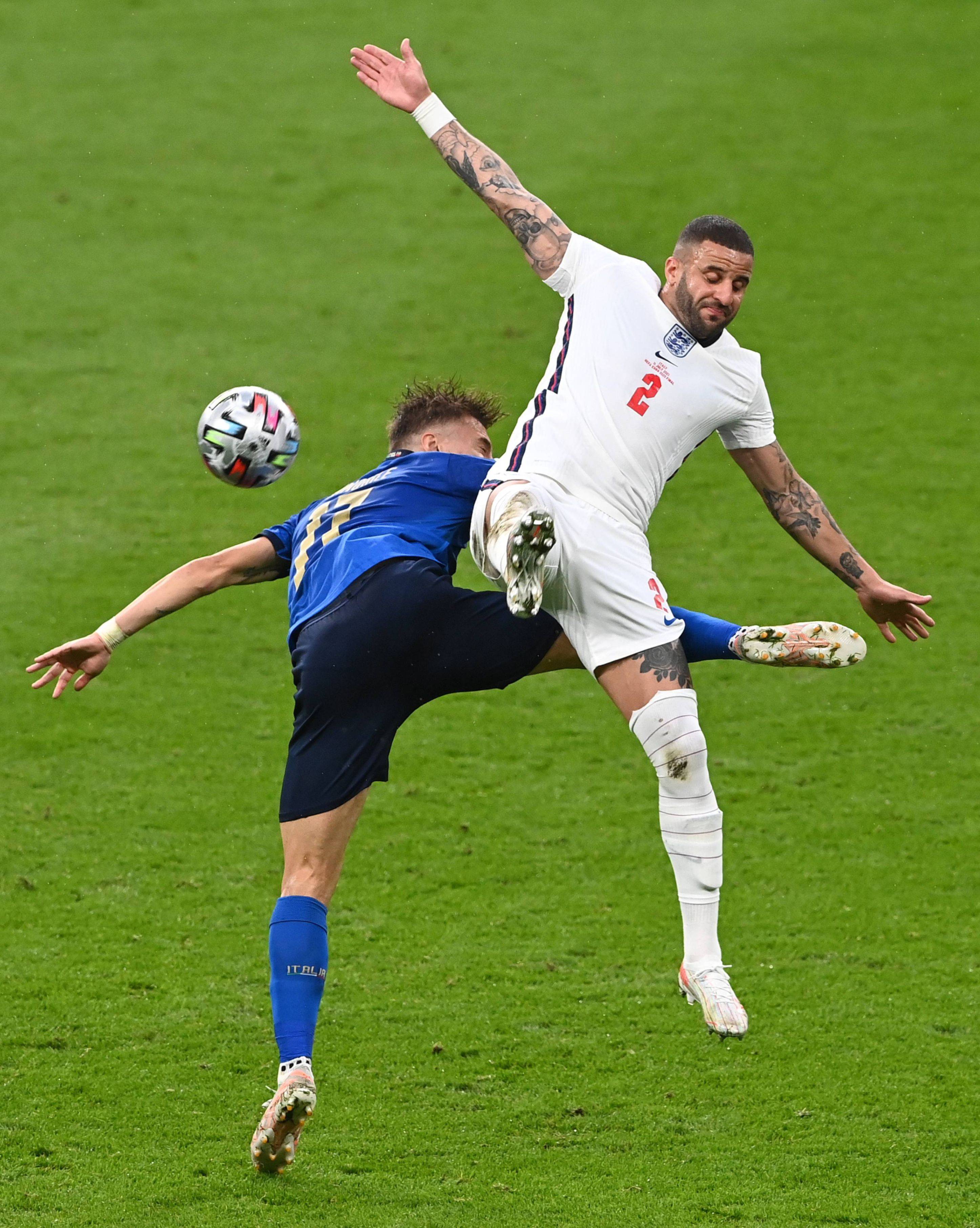 足球比赛惊险连连,双方你追我赶的简单介绍 足球比赛惊险连连,双方你追我赶的简单介绍