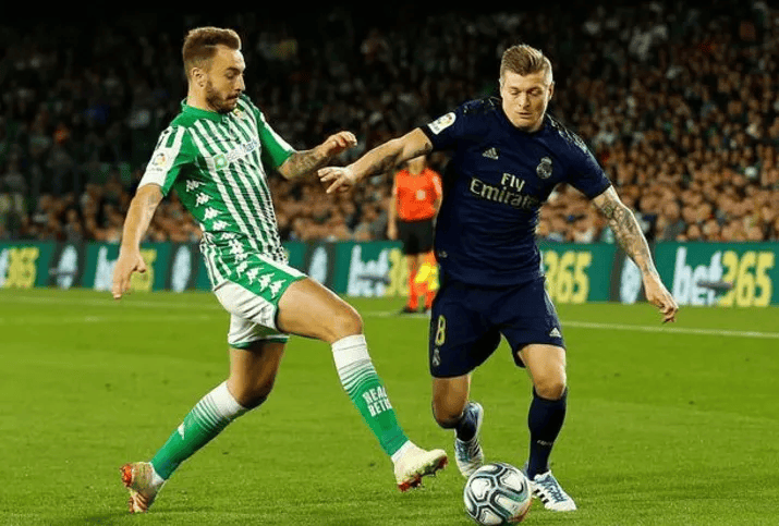 皇家贝蒂斯大获全胜，巴伦西亚客场胜出